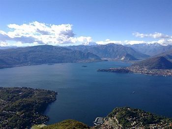 Funivie Del Lago Maggiore Ξενοδοχείο Laveno Εξωτερικό φωτογραφία