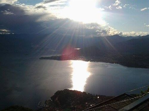 Funivie Del Lago Maggiore Ξενοδοχείο Laveno Εξωτερικό φωτογραφία